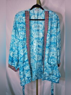White Waves Blue Mid West Design Kimono with Embroidered Trim & Belt NWOT Sz OS